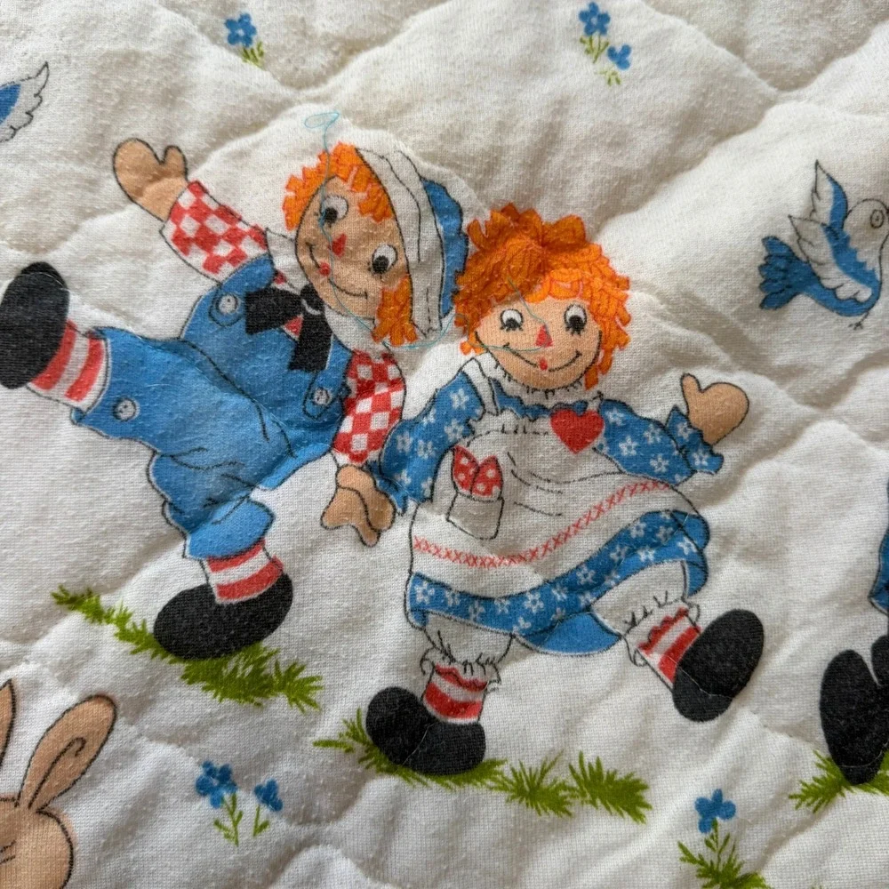 Vintage 1976 Raggedy Ann & Andy Quilted Baby Blanket Ruffle Trim 32 x 45 Nursery